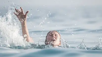 Poradnik - pierwsza pomoc tonącemu