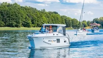 Gdzie można pływać na silniku na szlaku Wielkich Jezior Mazurskich?