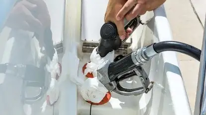 Czy paliwo jest wliczone w cenę czarteru?