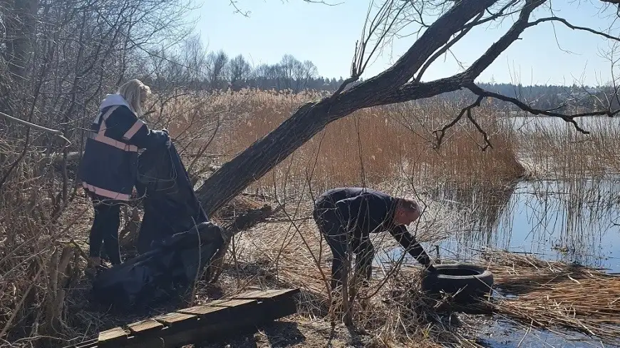W pierwszy dzień wiosny sprzątali Mazury