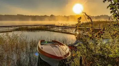 Światowy Dzień Turystyki. Dlaczego warto zwiedzać Mazury jesienią?