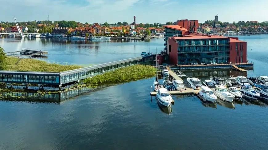 Na jeziorze Mikołajskim na Mazurach powstanie sztuczna „Wyspa Rozrywki”