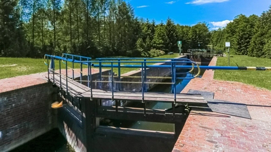 Śluza Przerwanki na Mazurach.