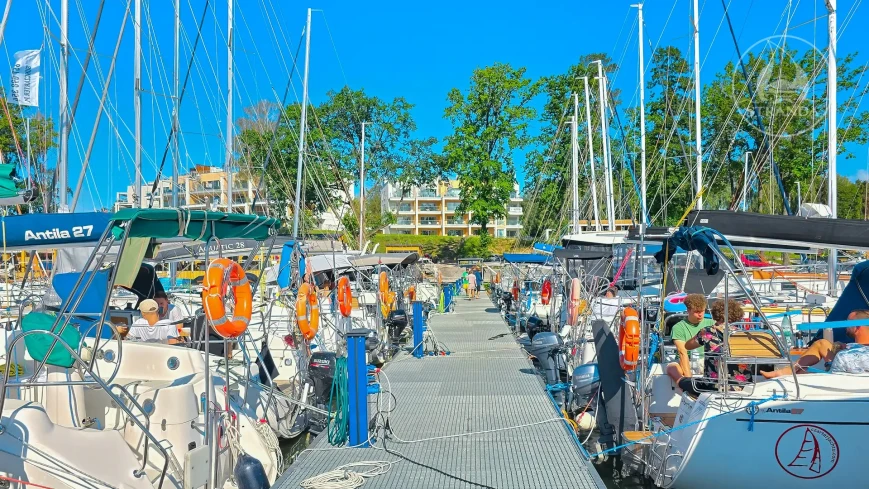 Port Stranda, 5 lat ewolucji i rozwoju