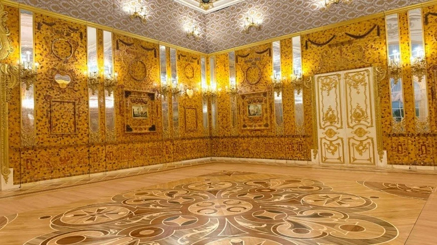 Niesamowita atrakcja turystyczna na Mazurach. Replika Bursztynowej Komnaty przyciąga tłumy