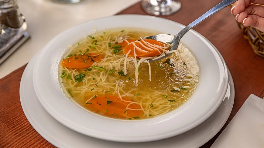 Zupa na stole: jak elegancko i bezpiecznie ją serwować?