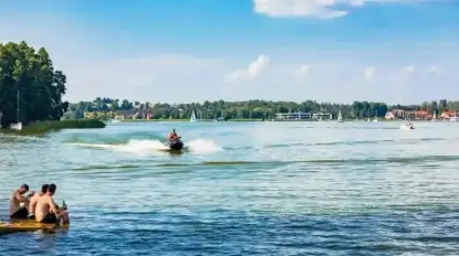 Mazury pod „okiem” drona. Policyjna akcja nad jeziorami Tałty i Mikołajskim