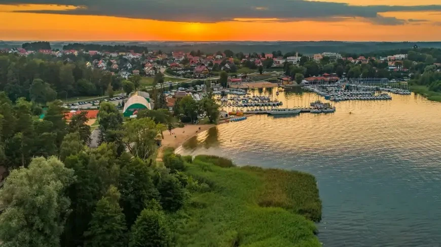 Przyjemne z pożytecznym - pospacerują i posprzątają Mazury