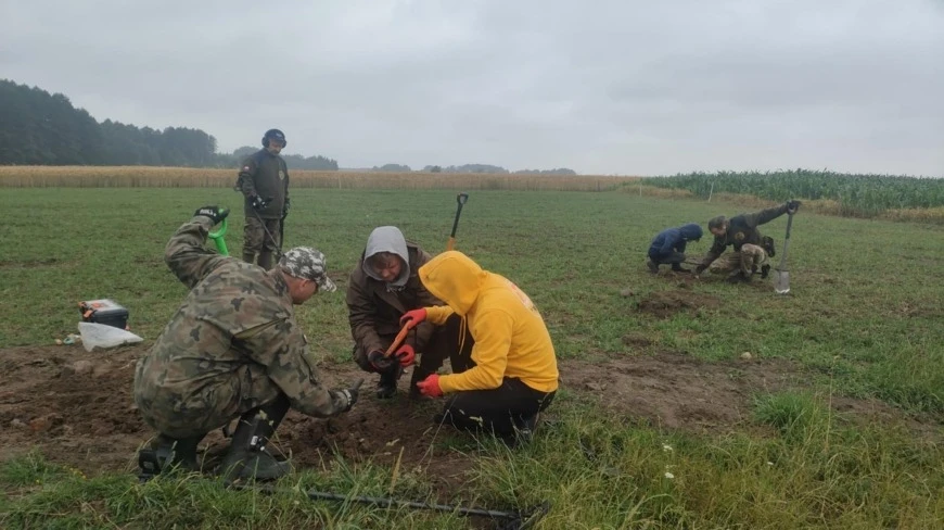 Skarb sprzed wieków odkryty na Warmii i Mazurach. 162 srebrne monety trafią do muzeum