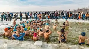 Zimna kąpiel na Mazurach? Warto wpaść do Węgorzewa