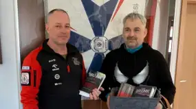 Mroczny kryminał nad jeziorami mazurskimi. Znany pisarz odwiedził ratowników na Mazurach