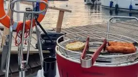 Zdjęcia: Grillowanie bez dymu? Możesz zrobić pyszne jedzenie nawet na pomoście - zdjęcie 1