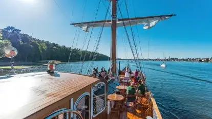 Wakacyjny rejs z Chopinem i muzyką Romka Tkaczyka