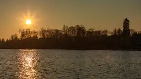 Zachód słońca w Rynie nad jeziorem Ryńskim, październik 2021 r. - zdjęcie 9