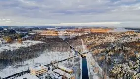 Grudniowy wschód słońca nad jeziorem Niegocin - zdjęcie 3