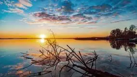 Grudniowy wschód słońca nad jeziorem Niegocin - zdjęcie 5