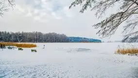 Księżycowy Dworek i jezioro Siercze w okowach zimy - zdjęcie 11