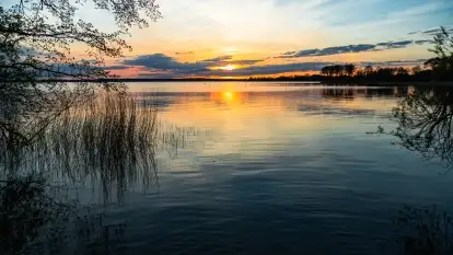 Zachód słońca nad jeziorem Niegocin, maj 2022 r.