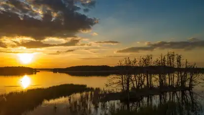 Zachód słońca nad jeziorem Kirsajty, koniec maja 2022