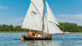 Regaty klubu Jacht Oldtimer, Kisajno, sierpień 2022 - zdjęcie 10