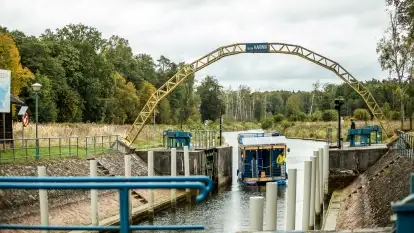 Fotorelacja - konferencja z podpisania umowy na remont śluzy Karwik