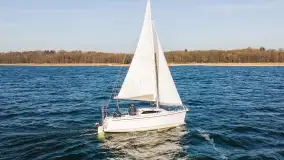 Sasanka Viva 700 dzielnie żegluje po jeziorze Dargin - zdjęcie 6