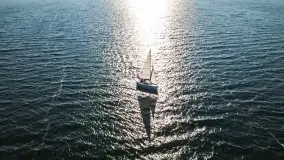 Sasanka Viva 700 dzielnie żegluje po jeziorze Dargin - zdjęcie 1