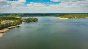 Jezioro Bełdany i miejscowość Kamień z drona, wiosna 2020 - zdjęcie 11