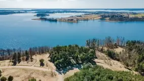 Cmentarz wojenny Jagerhohe i jezioro Święcajty na początku wiosny, 2022 - zdjęcie 2