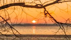 Grudniowy zachód słońca nad jeziorem Dargin, Nowy Harsz - zdjęcie 35