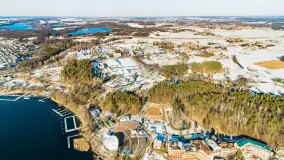 Zimowe Mrągowo, nad jeziorem Czos, okolice amfiteatru z drona - zdjęcie 19