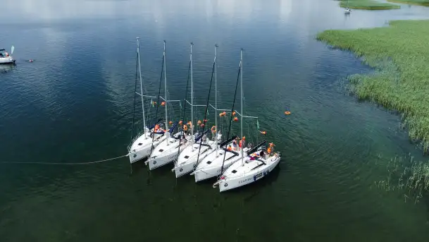 Rejs po mazurskich jeziorach, który pomaga dzieciom z domów dziecka - zdjęcie 8