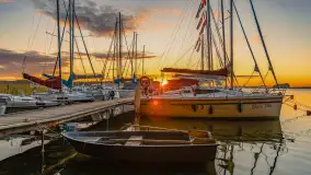 Wschód słońca nad jeziorem Mamry, Stanica Wodna Kietlice, sierpień 2023 r. - zdjęcie 1