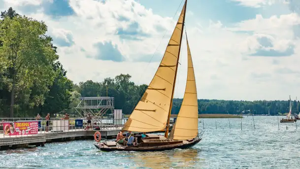 Oldtimery w Strandzie i na jeziorze Kisajno, sierpień 2023 r. - zdjęcie 4