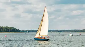 Oldtimery w Strandzie i na jeziorze Kisajno, sierpień 2023 r. - zdjęcie 75