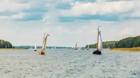 Oldtimery w Strandzie i na jeziorze Kisajno, sierpień 2023 r. - zdjęcie 87