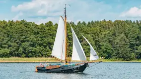 Oldtimery w Strandzie i na jeziorze Kisajno, sierpień 2023 r. - zdjęcie 66