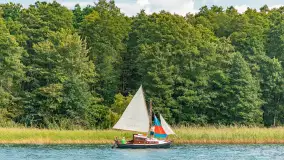 Oldtimery w Strandzie i na jeziorze Kisajno, sierpień 2023 r. - zdjęcie 77