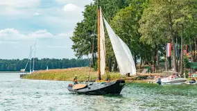 Oldtimery w Strandzie i na jeziorze Kisajno, sierpień 2023 r. - zdjęcie 108