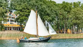 Oldtimery w Strandzie i na jeziorze Kisajno, sierpień 2023 r. - zdjęcie 86