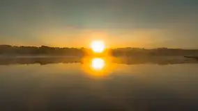 Wrześniowy i mglisty wschód słońca nad jeziorem Mój - zdjęcie 18