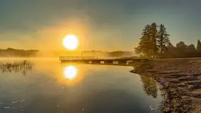 Wrześniowy i mglisty wschód słońca nad jeziorem Mój - zdjęcie 27