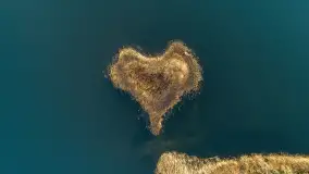 Kisajno, Piękna Góra i Łabędzi Ostrów w jesiennych kolorach z lotu ptaka - zdjęcie 5