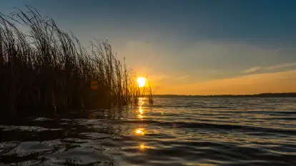Zachód nad jeziorem Niegocin, listopad 2023 r.