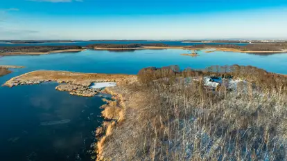 Zimowe Mazury z drona na różnych ujęciach