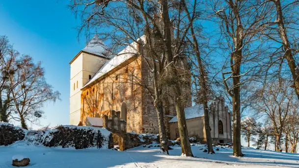 Zamek Krzyżacki, a teraz kościół w Bezławkach w zimowej scenerii, styczeń 2024 r. - zdjęcie 4