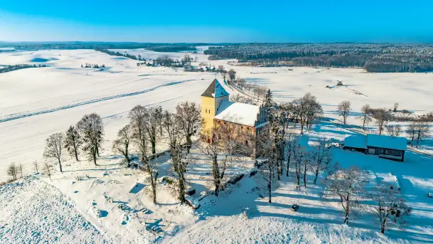 Zamek Krzyżacki, a teraz kościół w Bezławkach w zimowej scenerii, styczeń 2024 r. - zdjęcie 6