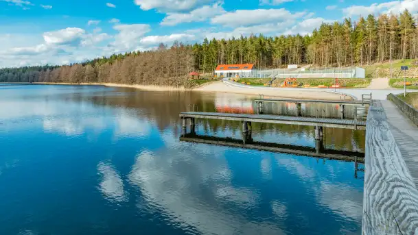 Wiosenny spacer nad jeziorem Wydmińskim, marzec 2024 r.