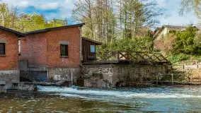 Zabytkowy młyn wodny przy Krutyni, kwiecień 2024 r. - zdjęcie 3