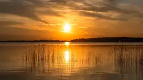 Zachód słońca nad jeziorem Święcajty, kwiecień 2024 r. - zdjęcie 12